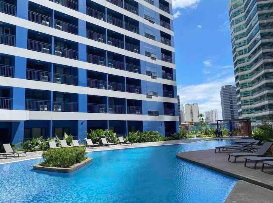 Apartment In Air Residences, Makati With Wifi, Netflix, Pool, Mall And More 马尼拉 外观 照片