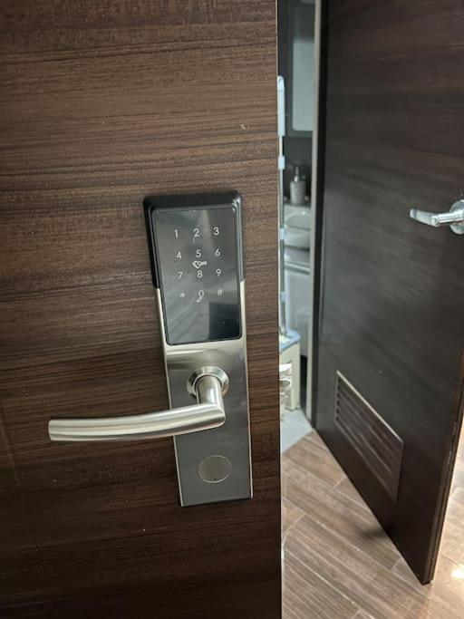 Apartment In Air Residences, Makati With Wifi, Netflix, Pool, Mall And More 马尼拉 外观 照片
