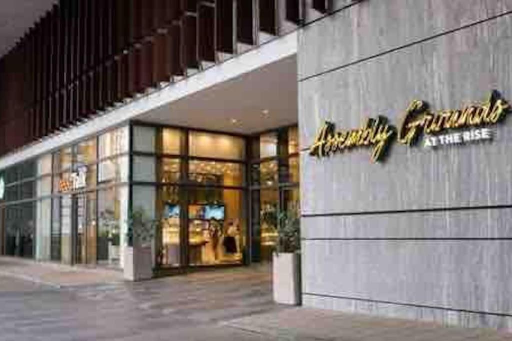 Apartment In Air Residences, Makati With Wifi, Netflix, Pool, Mall And More 马尼拉 外观 照片