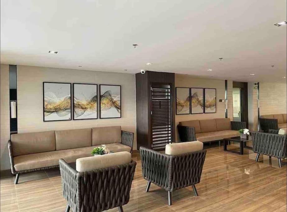 Apartment In Air Residences, Makati With Wifi, Netflix, Pool, Mall And More 马尼拉 外观 照片