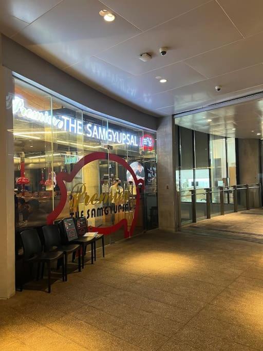 Apartment In Air Residences, Makati With Wifi, Netflix, Pool, Mall And More 马尼拉 外观 照片